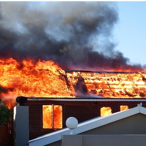 Gansbaai Vlamme le huis in puin 1_1